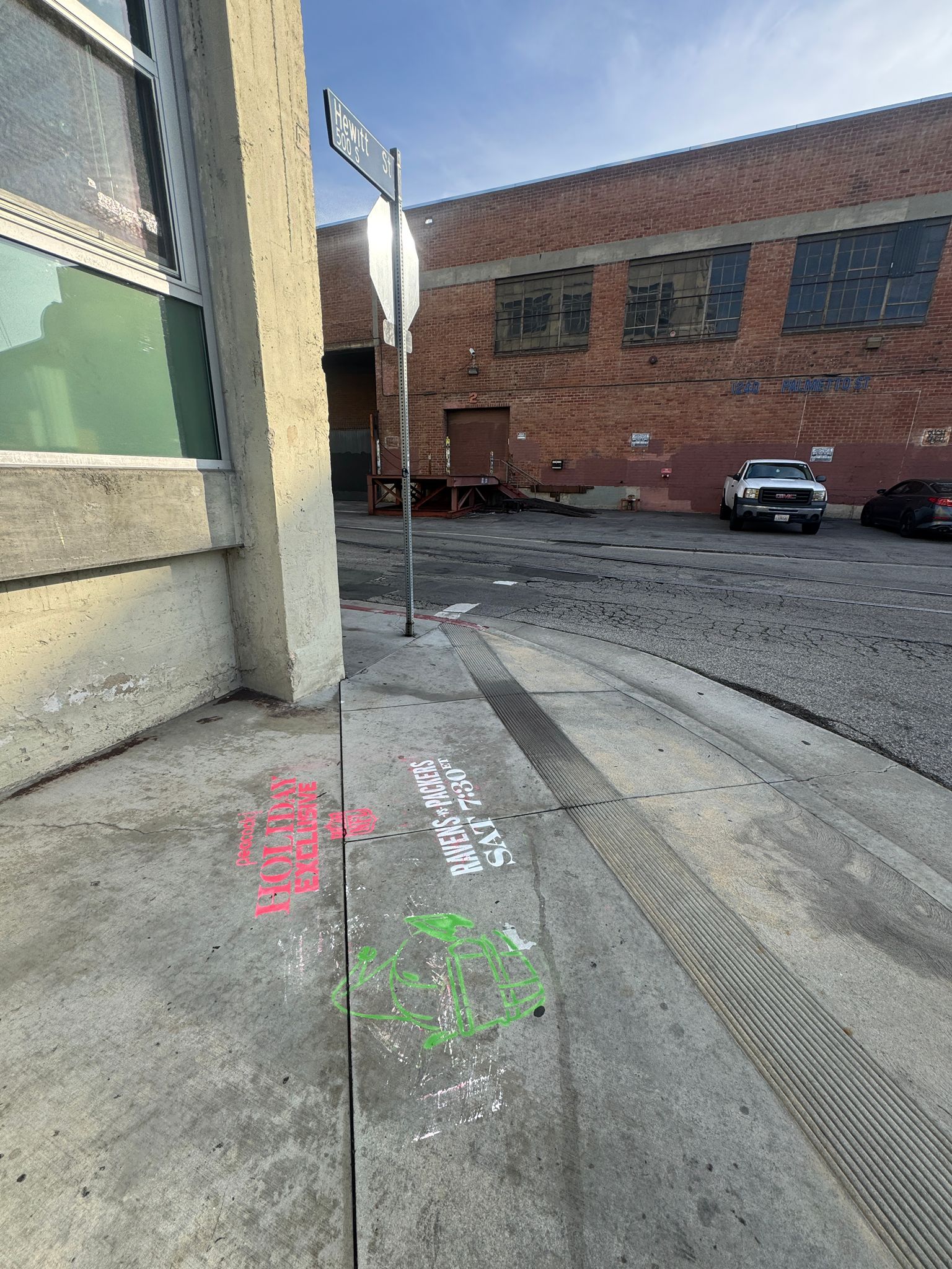 Stencil 27.5 Arts District Hewitt St